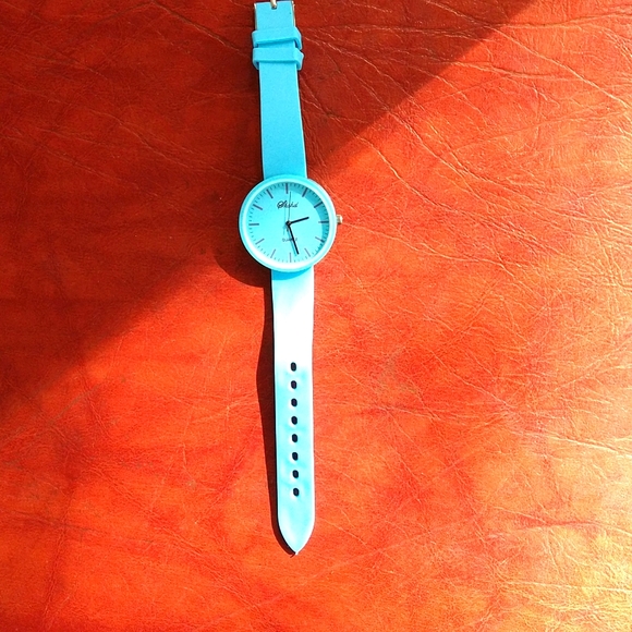 Powder blue rubber watch - Picture 2 of 6